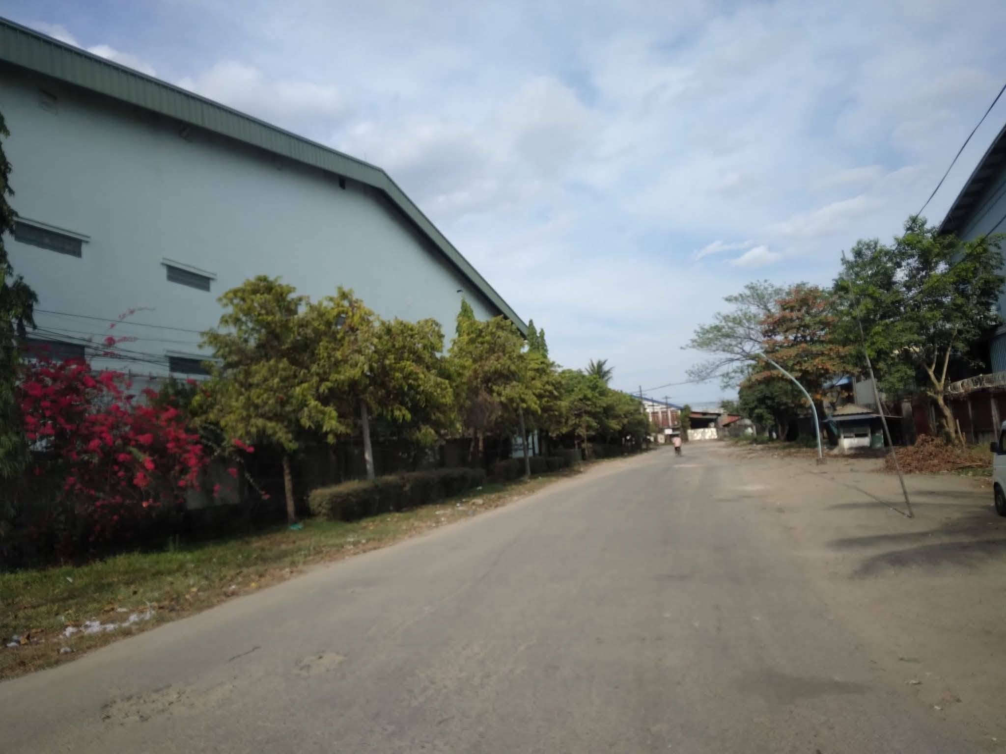#သာကေတ_စက်မှုဇုန်_မိန်းလမ်းမကြီးဒဲ့ပေါက်_ငှါးမည် #ပိုင်ရှင်နှင့်_တိုက်ရိုက်ညှိနှိုင်းပေးမည်
