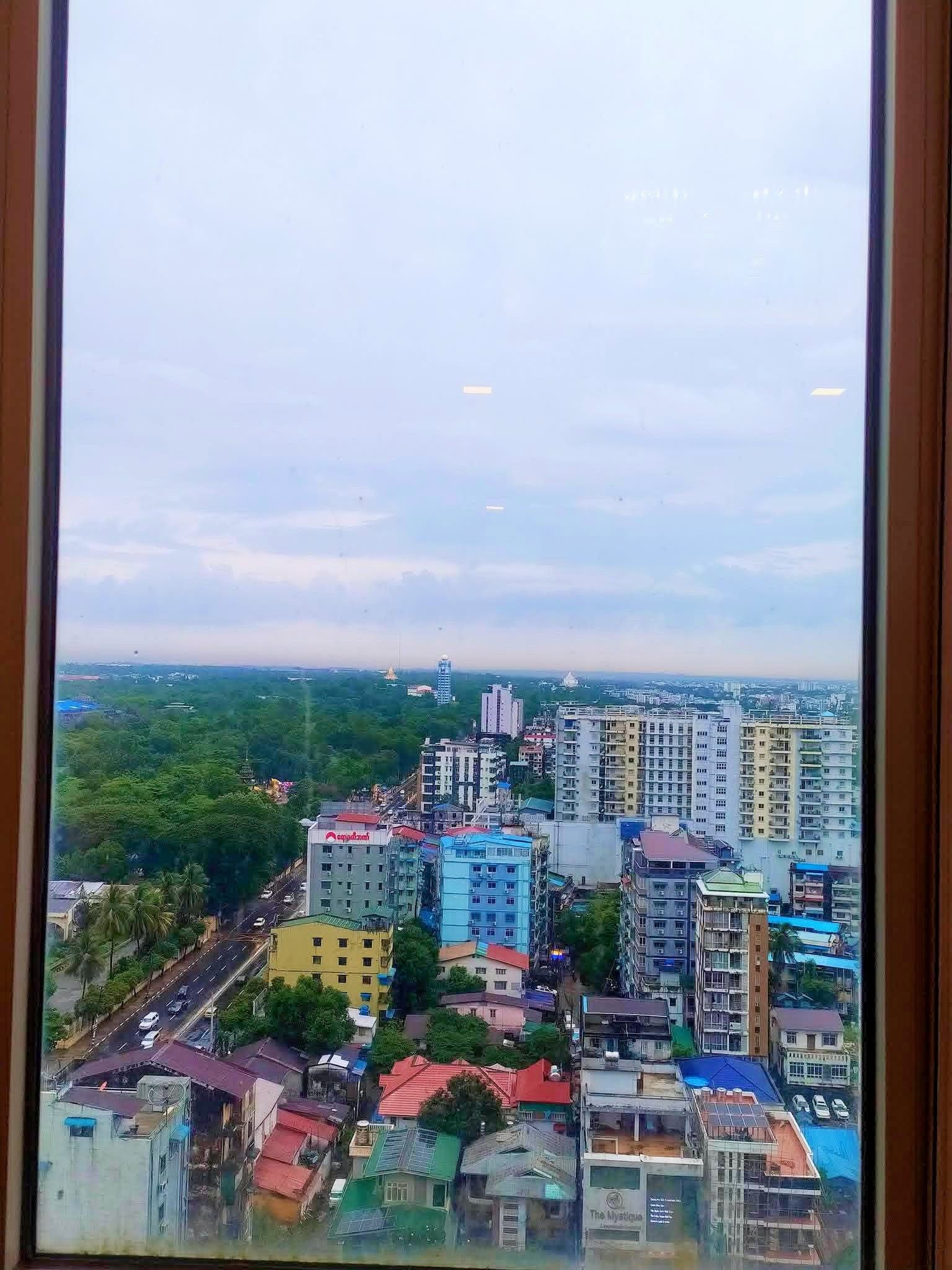 #ရန်ကုန်မြို့ရဲ့အကောင်းဆုံးLuxuryကွန်ဒိုတစ်ခုဖြစ်တဲ့ #KER_Residenceကွန်ဒိုမှာအလွှာမြင့်ဗျူးကောင်းဒေါင့်ခန်းလေးငှားမည်