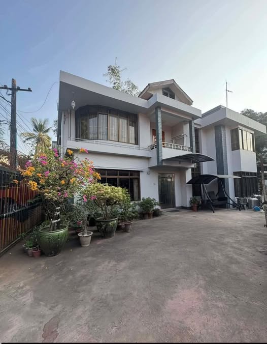 🤩  အများကြီးစိတ်မပူချင်ဘူးဆိုရင်  လုံးချင်းအိမ်​လေးသာ၀ယ်......... 🖼 #ခြံကျယ်ကျယ်_အိမ်‌ကောင်းကောင်းလေးဆို_ဒီအိမ်လေးရှိတယ်နော်🤞🤞🤞