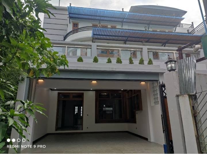 #မရမ်းကုန်း၇မိုင် #ကုန်းမြင့်ရိပ်သာ #ပြည်လမ်းဒဲ့ပေါက်အနီးရှိ #Liftပါပြီး #Luxuryဆန်ဆန် #လုံးချင်းအိမ်၂လုံးရောင်းမည်