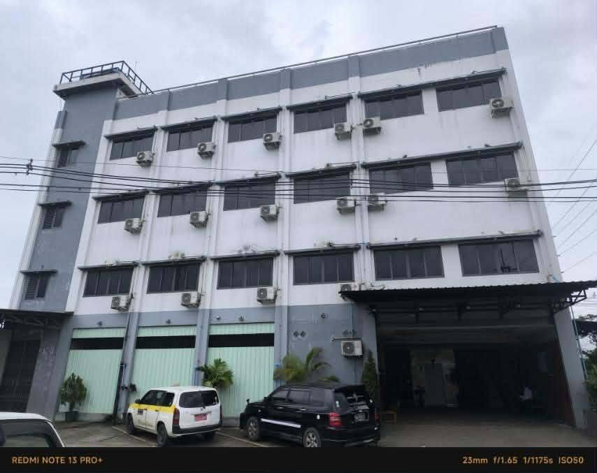 ကဲ...အကွက်မြင်တဲ့သူတွေယူကိုယူထားသင့်တဲ့ #Hotelအရောင်းလေးလာပါပြီရှင်။ 👉 Hotel တစ်ခုထဲပဲလားဆိုတော့ တွဲလျက် KTVလည်းပါသေးတယ်နော် 🤷