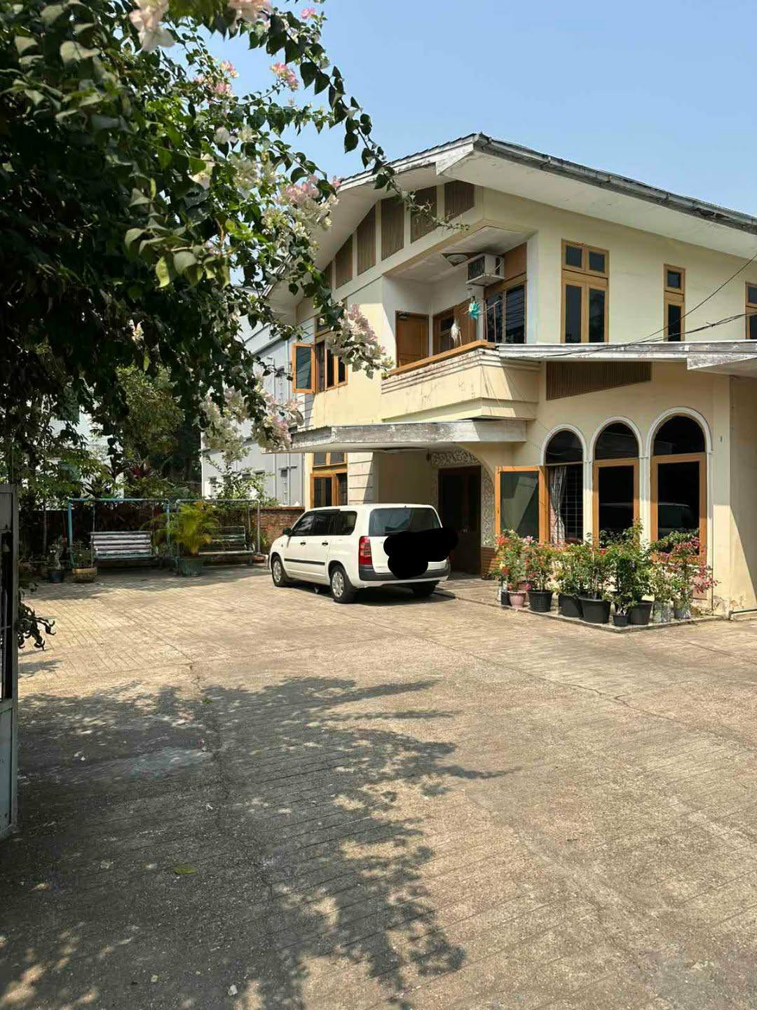 🔲 နေရာကောင်း - လုံးချင်းအရောင်း 🔲 📍 ဗဟန်းမြို့နယ် ၊ ကမ္ဘာအေးဘုရားလမ်းသွယ်။ ℹ️ နေရာကောင်းကောင်းနဲ့ အိမ်ကောင်းတာလေးရှာနေရင် ဒီလုံးချင်းလေးရှိတယ်နော်။