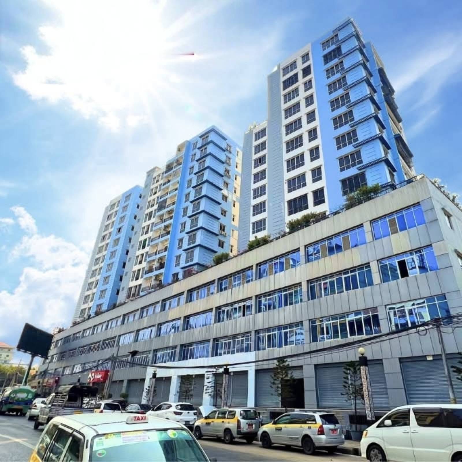 🟧 ​ရွှေ​မိုးကောင်းကွန်ဒို Luxury Vibeနဲ့ အခန်း​လေး ငှားဖို့ရှိ​နေပြီ​နော်  🟧
