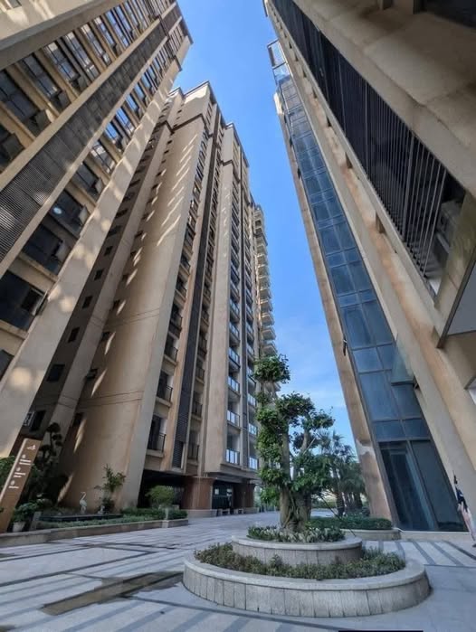 Century ရဲ့ 2 Bedroom & 4 Bedroom   အတန်ဆုံး​စျေးနှုန်းဖြင့် ​ရောင်းမည် ♟️