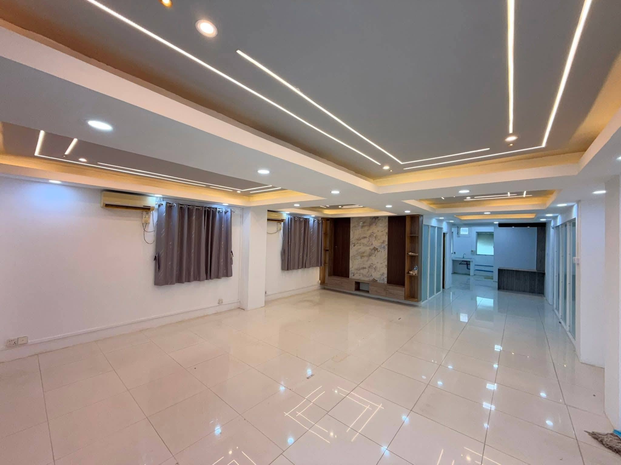 Down Townထဲက ပေကျယ်အခန်း Mini Condo အ​ရောင်း ***