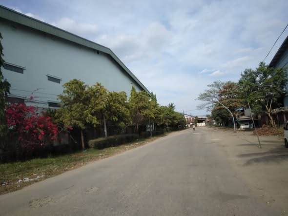 #သာကေတ_စက်မှုဇုန်_မိန်းလမ်းမကြီးဒဲ့ပေါက်_ငှါးမည် #ပိုင်ရှင်နှင့်_တိုက်ရိုက်ညှိနှိုင်းပေးမည်။