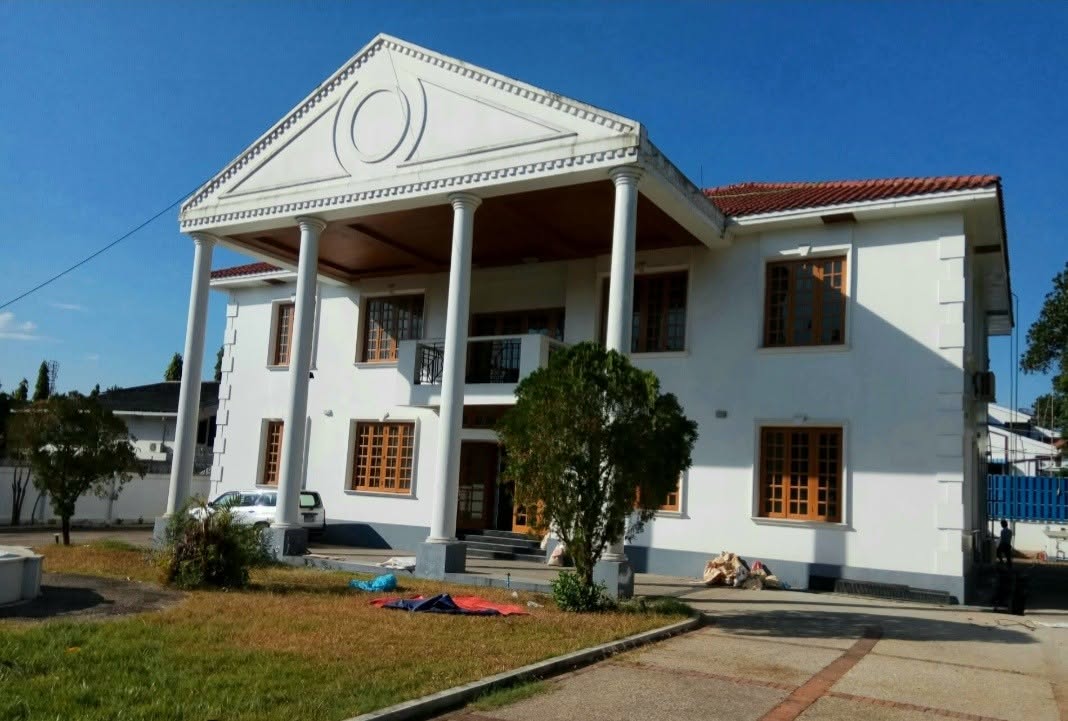 #အင်းယားလမ်းမကြီးအနီးရှိစီးပွားရေးလုပ်ရန်နေရာကောင်းလုံးချင်းအိမ်ကြီးငှားမည်